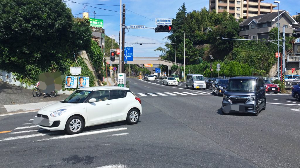 246の津田山陸橋交差点