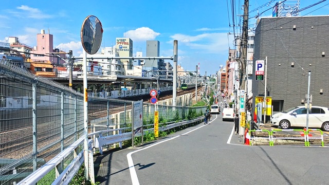 JR駒込駅から田端駅間の線路沿い