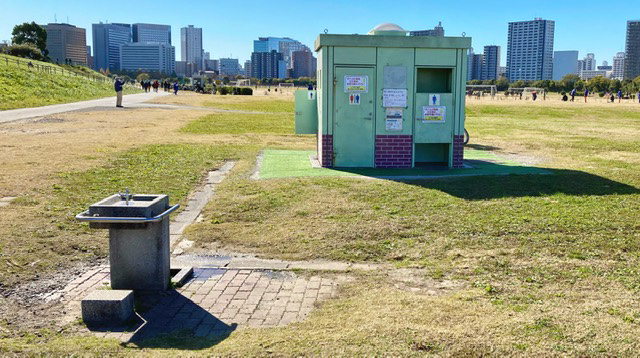 東京都大田区民広場陸上トラックそばのトイレ