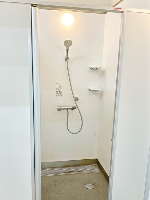 代々木公園陸上競技場（織田フィールド）の男子更衣室のシャワー