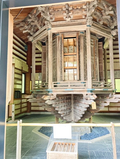 鎌倉長谷寺の経蔵