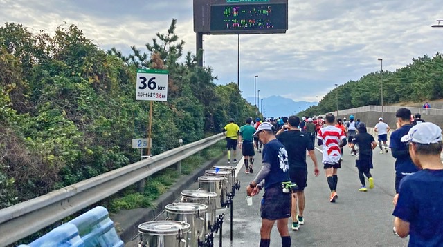 湘南国際マラソンの距離表示36km地点