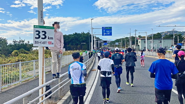 湘南国際マラソンの距離表示33km地点