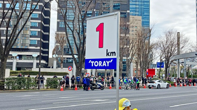 東京マラソンの1km地点
