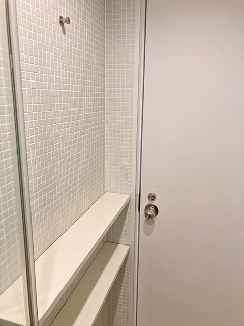 東京都千代田区の9hランニングステーションのシャワー室