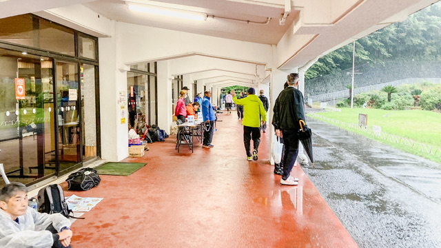 小田原市城山陸上競技場の雨天走路